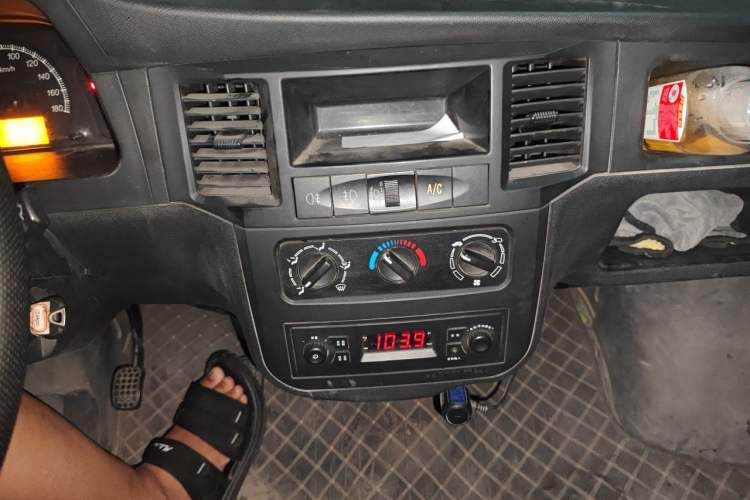 Used Wuling Zhiguang 2023 1.5L Practical Version 5/7 Seats Audio And AC Panel