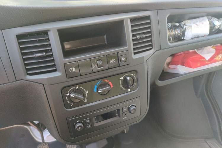 Used Wuling Zhiguang 2023 1.5L Practical Version 5/7 Seats Audio And AC Panel