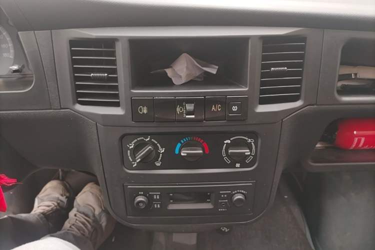 Used Wuling Zhiguang 2023 1.5L Practical Version 5/7 Seats Audio And AC Panel