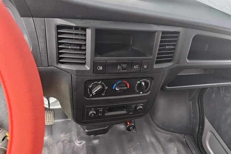 Used Wuling Zhiguang 2023 1.5L Practical Version 5/7 Seats Audio And AC Panel