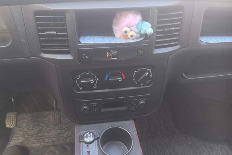 Used Wuling Zhiguang 2023 1.5L Practical Version 5/7 Seats Audio And AC Panel