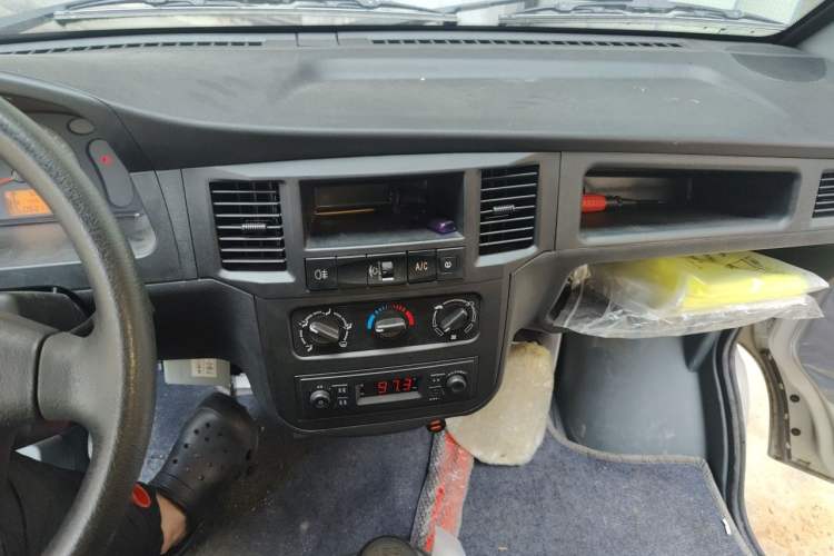 Used Wuling Zhiguang 2023 1.5L Practical Version 5/7 Seats Audio And AC Panel