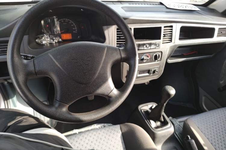 Used Wuling Zhiguang 2023 1.5L Practical Version 5/7 Seats Audio And AC Panel