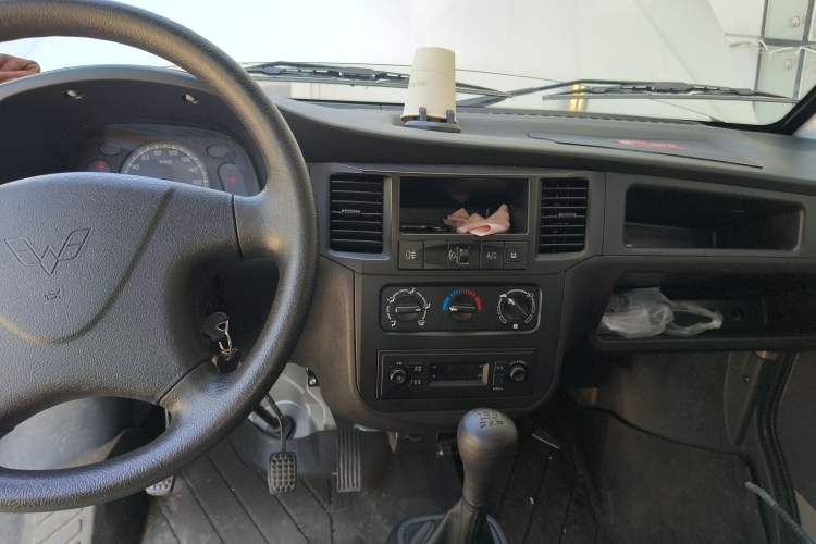 Used Wuling Zhiguang 2023 1.5L Practical Version 5/7 Seats Audio And AC Panel