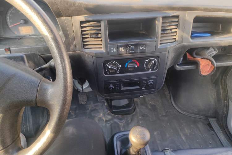 Used Wuling Zhiguang 2023 1.5L Practical Version 5/7 Seats Audio And AC Panel