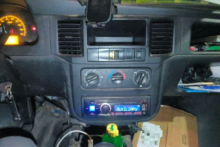 Used Wuling Zhiguang 2023 1.5L Practical Version 5/7 Seats Audio And AC Panel