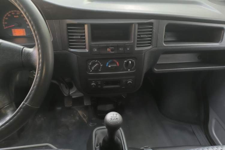 Used Wuling Zhiguang 2023 1.5L Practical Version 5/7 Seats Audio And AC Panel