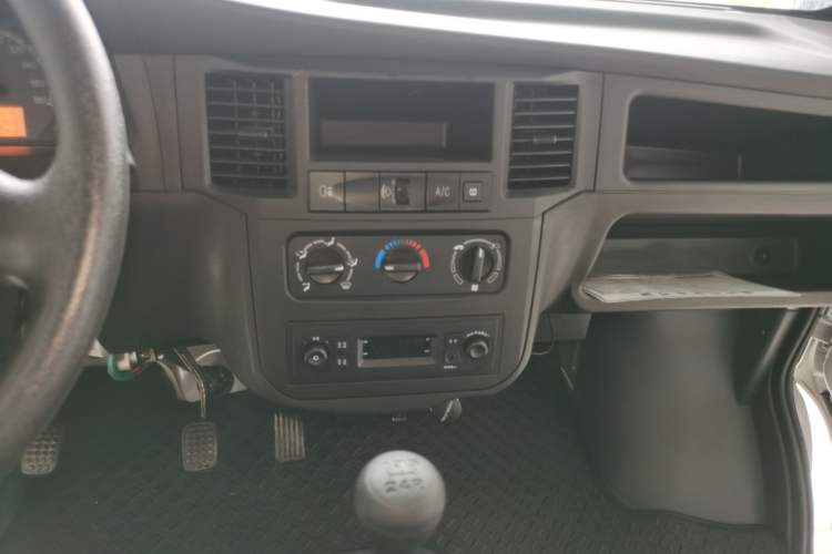 Used Wuling Zhiguang 2023 1.5L Practical Version 5/7 Seats Audio And AC Panel