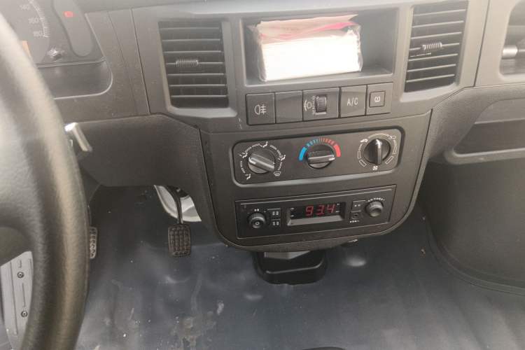 Used Wuling Zhiguang 2023 1.5L Practical Version 5/7 Seats Audio And AC Panel