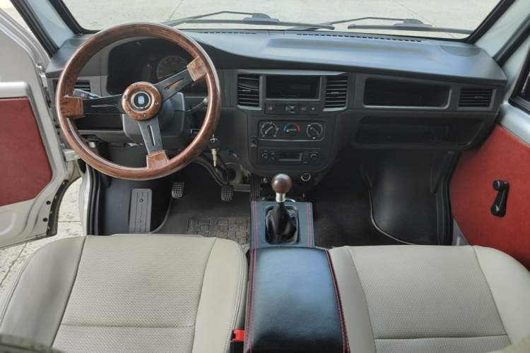 Used Wuling Zhiguang 2023 1.5L Practical Version 5/7 Seats Center Console