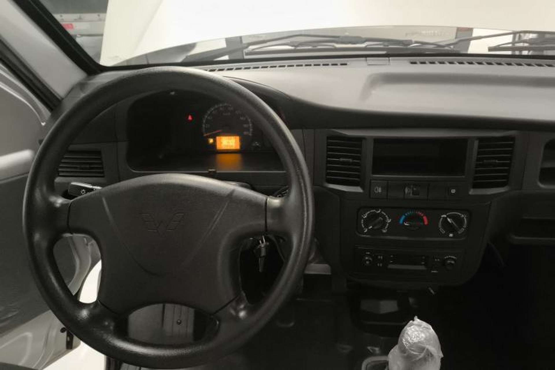 Used Wuling Zhiguang 2023 1.5L Practical Version 5/7 Seats Center Console