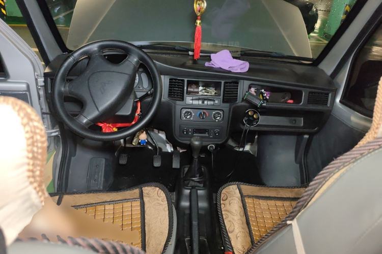 Used Wuling Zhiguang 2023 1.5L Practical Version 5/7 Seats Center Console