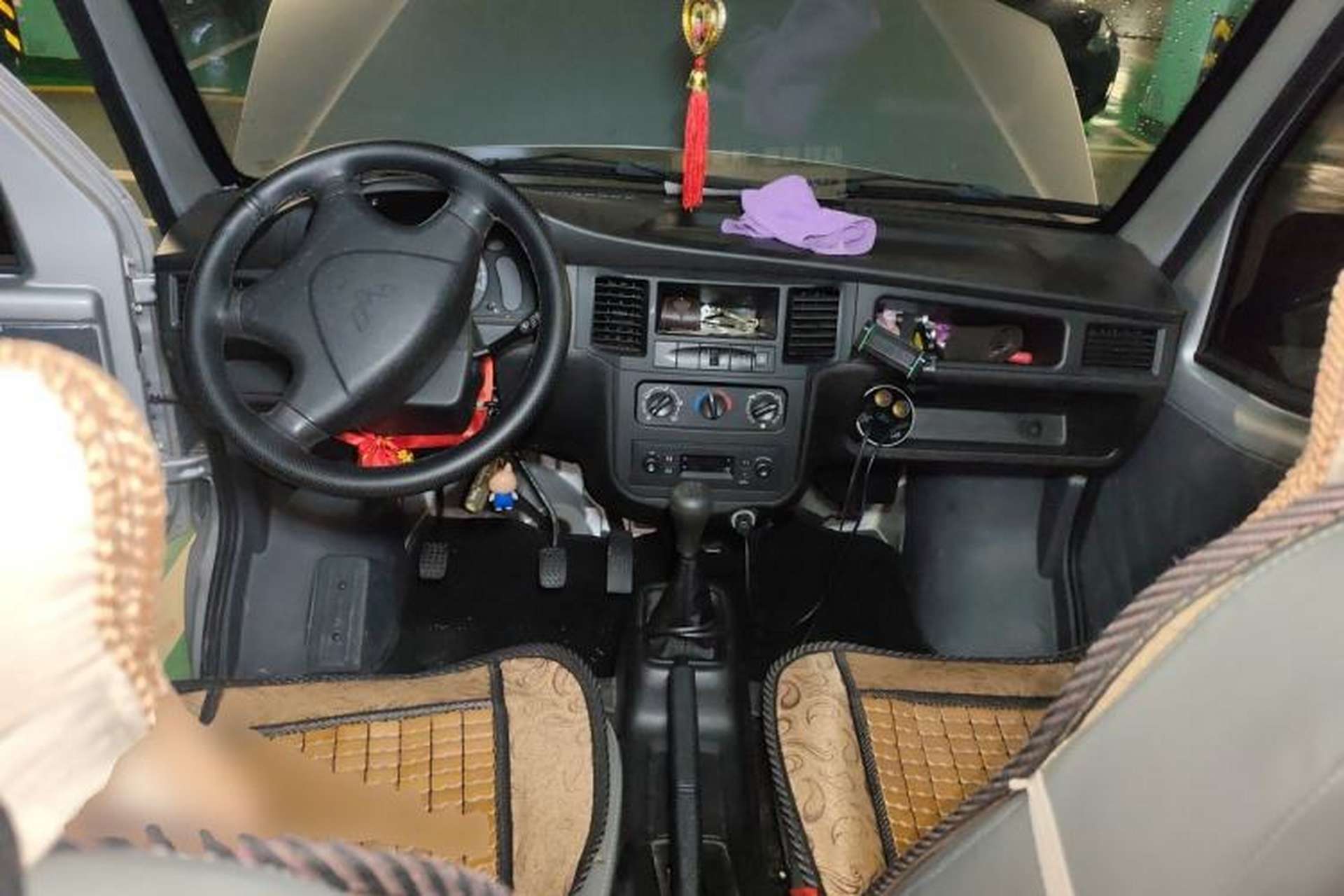 Used Wuling Zhiguang 2023 1.5L Practical Version 5/7 Seats Center Console