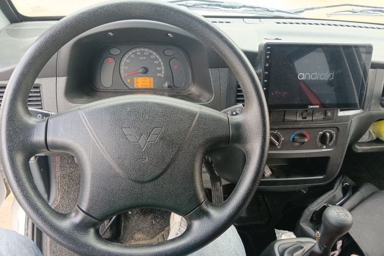 Used Wuling Zhiguang 2023 1.5L Practical Version 5/7 Seats Center Console