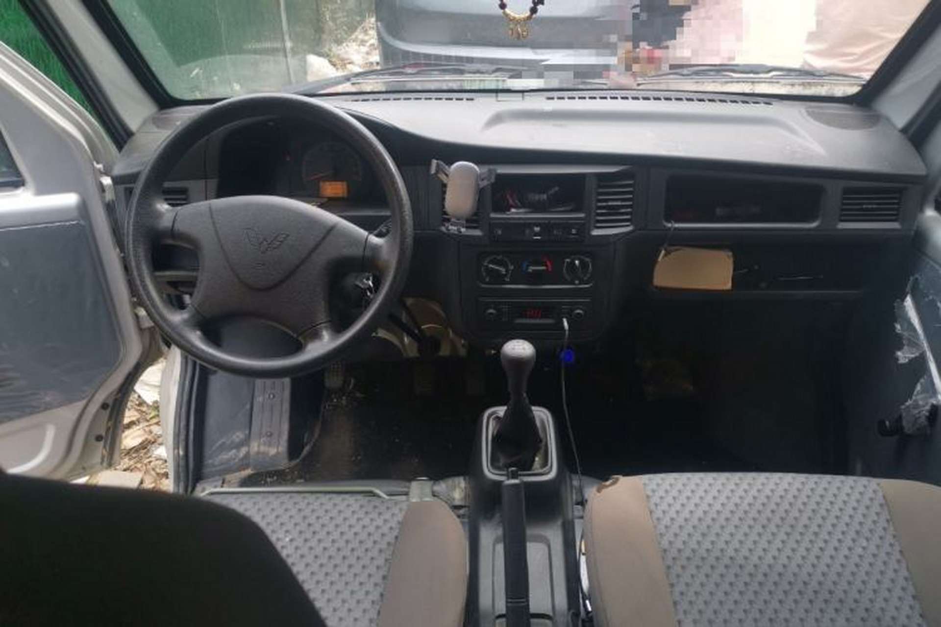 Used Wuling Zhiguang 2023 1.5L Practical Version 5/7 Seats Center Console