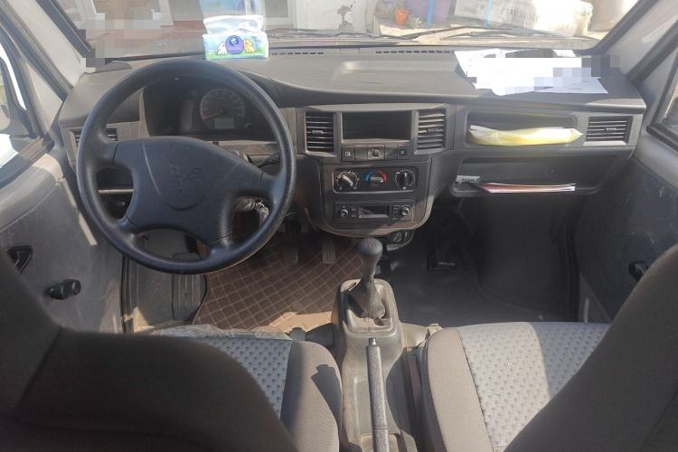 Used Wuling Zhiguang 2023 1.5L Practical Version 5/7 Seats Center Console