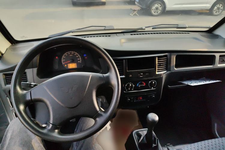 Used Wuling Zhiguang 2023 1.5L Utility Version with Enclosed Windows 2 Seats Center Console