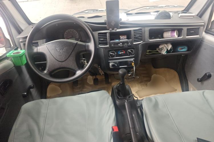 Used Wuling Zhiguang 2023 1.5L Practical Version 5/7 Seats Center Console