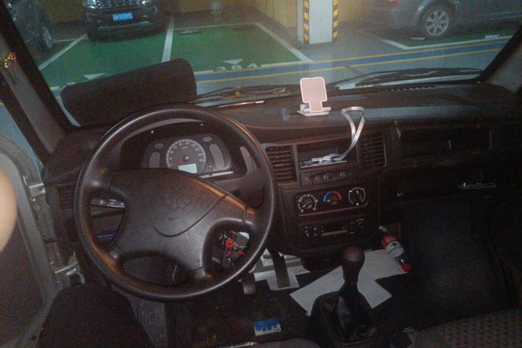 Used Wuling Zhiguang 2023 1.5L Utility Version with Enclosed Windows 2 Seats Center Console