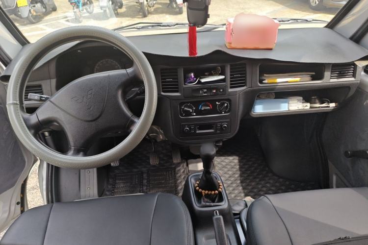 Used Wuling Zhiguang 2023 1.5L Practical Version 5/7 Seats Center Console