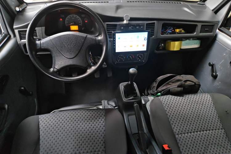 Used Wuling Zhiguang 2023 1.5L Practical Version 5/7 Seats Center Console