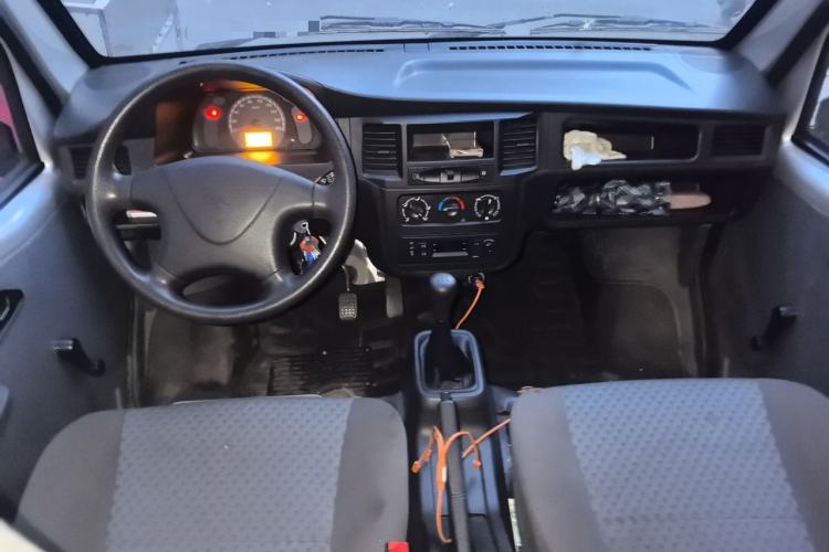 Used Wuling Zhiguang 2023 1.5L Practical Version 5/7 Seats Center Console