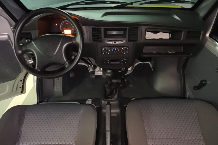 Used Wuling Zhiguang 2023 1.5L Practical Version 5/7 Seats Center Console
