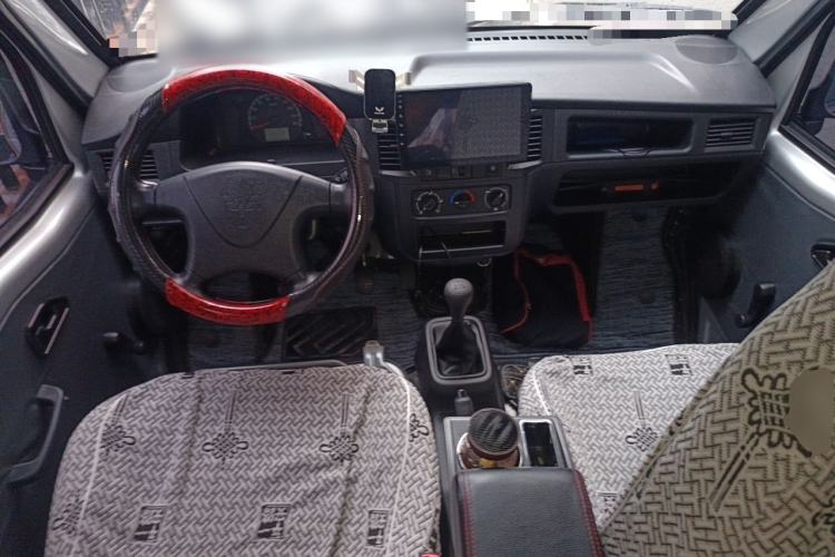 Used Wuling Zhiguang 2023 1.5L Practical Version 5/7 Seats Center Console
