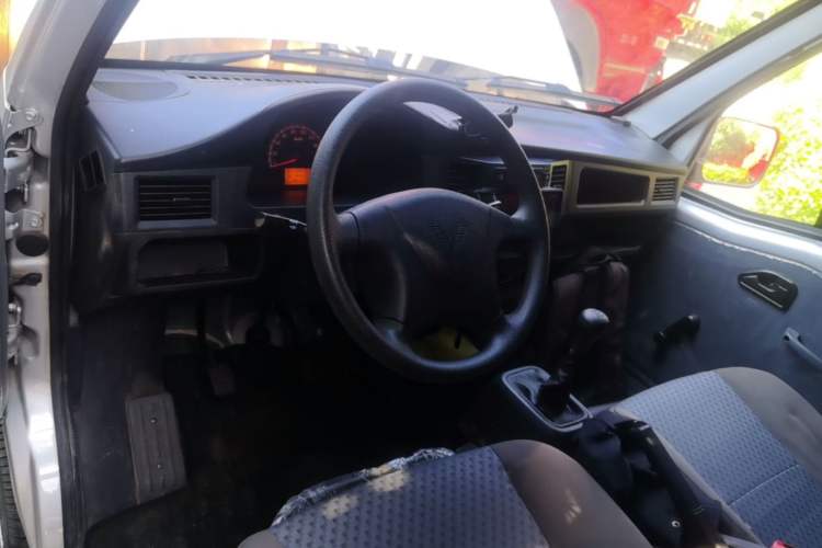 Used Wuling Zhiguang 2023 1.5L Practical Version 5/7 Seats Center Console