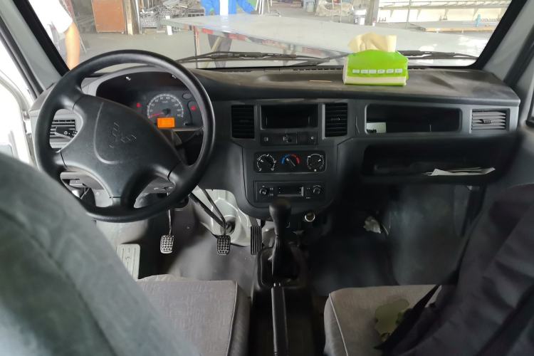 Used Wuling Zhiguang 2023 1.5L Practical Version 5/7 Seats Center Console