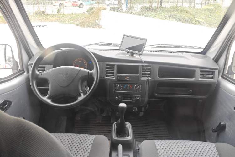 Used Wuling Zhiguang 2023 1.5L Utility Version with Enclosed Windows 2 Seats Center Console