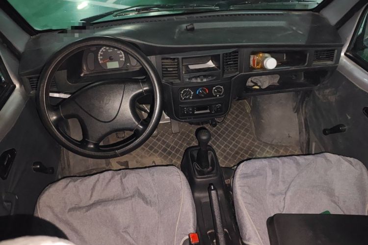 Used Wuling Zhiguang 2023 1.5L Practical Version 5/7 Seats Center Console