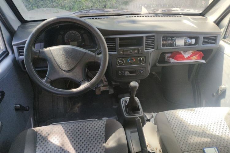 Used Wuling Zhiguang 2023 1.5L Practical Version 5/7 Seats Center Console