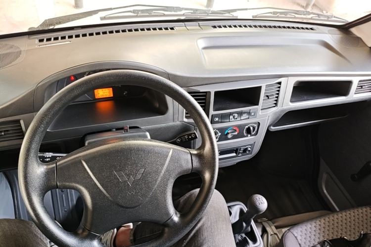 Used Wuling Zhiguang 2023 1.5L Practical Version 5/7 Seats Center Console