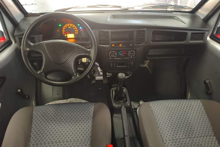 Used Wuling Zhiguang 2023 1.5L Practical Version 5/7 Seats Center Console