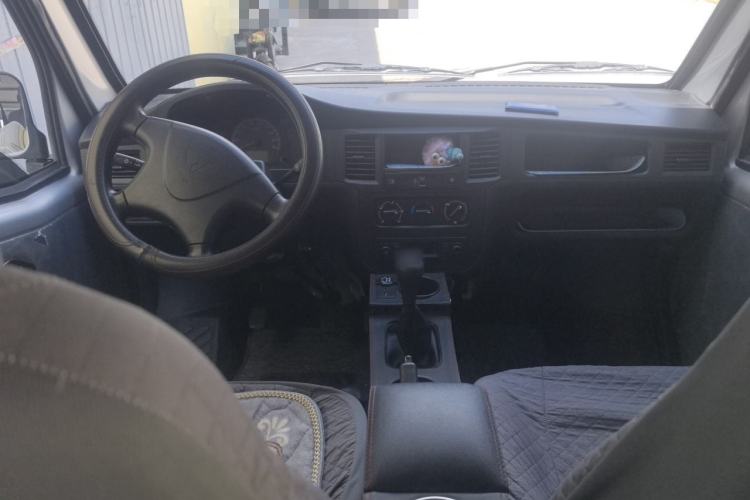 Used Wuling Zhiguang 2023 1.5L Practical Version 5/7 Seats Center Console