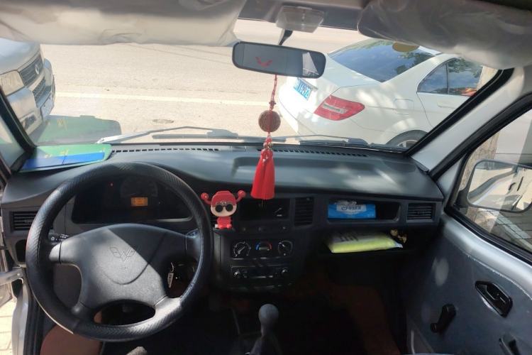 Used Wuling Zhiguang 2023 1.5L Practical Version 5/7 Seats Center Console