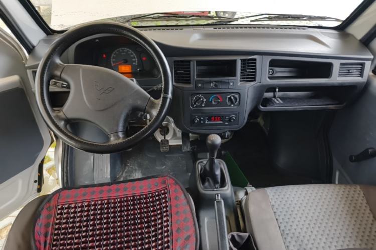 Used Wuling Zhiguang 2023 1.5L Practical Version 5/7 Seats Center Console