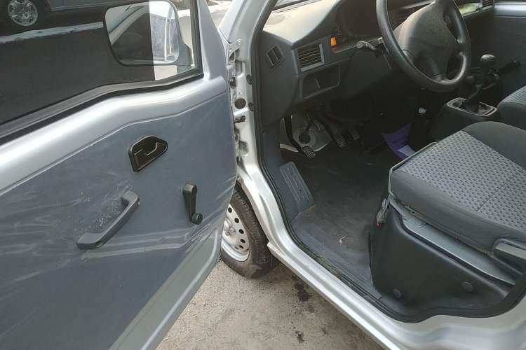 Used Wuling Zhiguang 2023 1.5L Practical Version 5/7 Seats Driver Seat