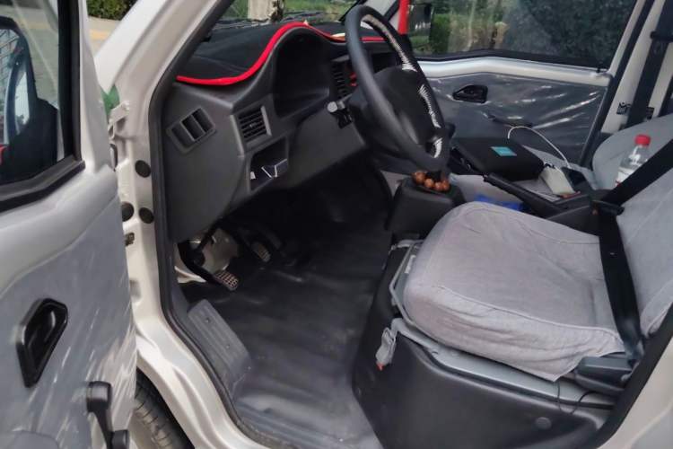 Used Wuling Zhiguang 2023 1.5L Practical Version 5/7 Seats Driver Seat