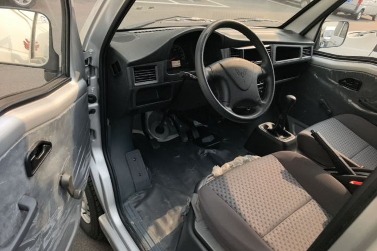 Used Wuling Zhiguang 2023 1.5L Practical Version 5/7 Seats Driver Seat