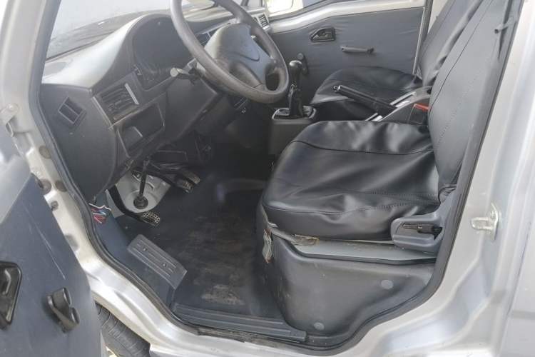 Used Wuling Zhiguang 2023 1.5L Practical Version 5/7 Seats Driver Seat