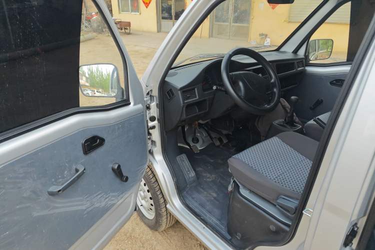 Used Wuling Zhiguang 2023 1.5L Practical Version 5/7 Seats Driver Seat