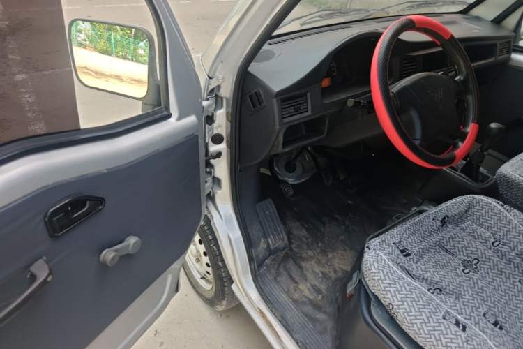 Used Wuling Zhiguang 2023 1.5L Practical Version 5/7 Seats Driver Seat