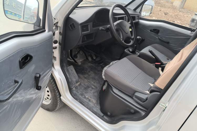 Used Wuling Zhiguang 2023 1.5L Practical Version 5/7 Seats Driver Seat
