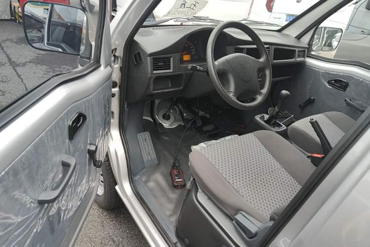 Used Wuling Zhiguang 2023 1.5L Practical Version 5/7 Seats Driver Seat