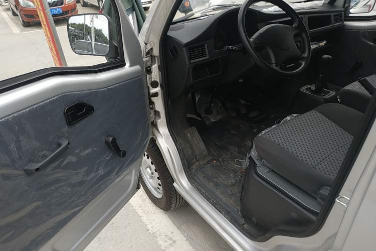 Used Wuling Zhiguang 2023 1.5L Practical Version 5/7 Seats Driver Seat