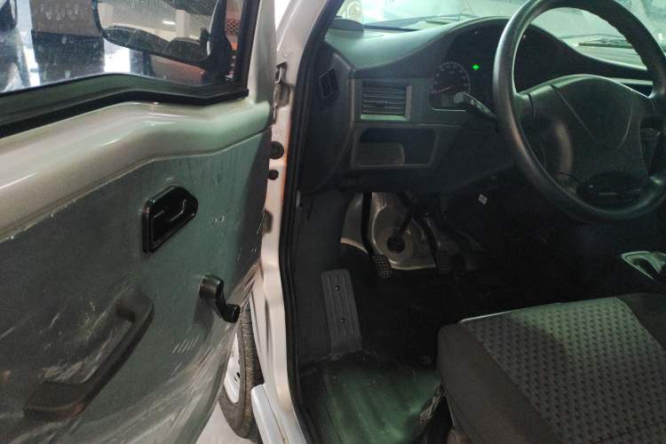 Used Wuling Zhiguang 2023 1.5L Practical Version 5/7 Seats Driver Seat