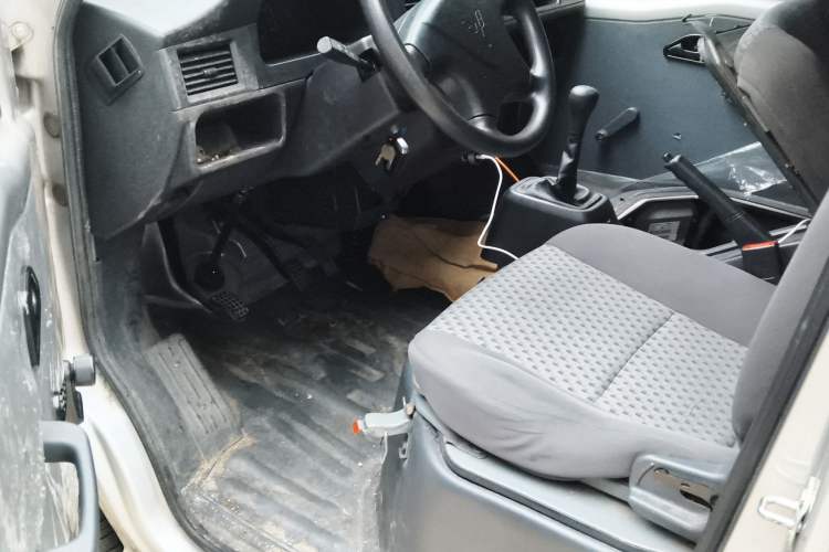 Used Wuling Zhiguang 2023 1.5L Utility Version with Enclosed Windows 2 Seats Driver Seat