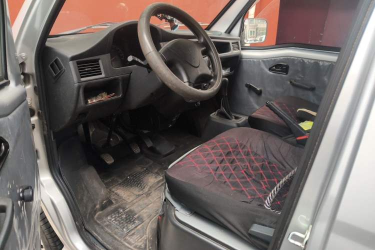 Used Wuling Zhiguang 2023 1.5L Practical Version 5/7 Seats Driver Seat